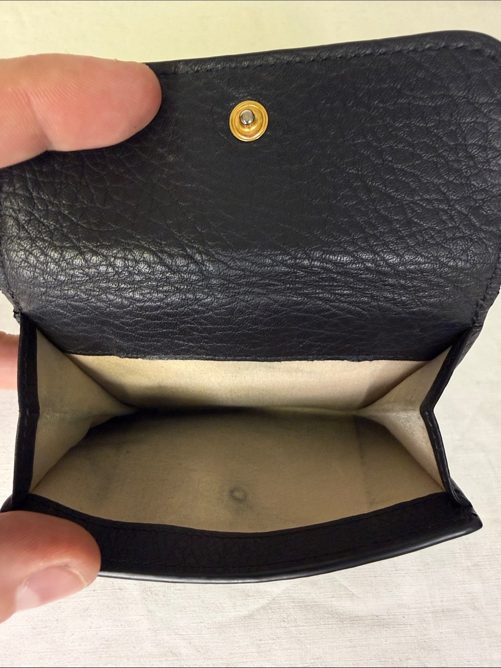 Chloé Alphabet Black Grained Leather Trifold Wallet Gold Initial Charm Italy - Picture 6 of 9